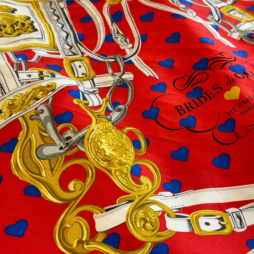 Elegant Authentic Hermès Scarf - Picture 5 of 11